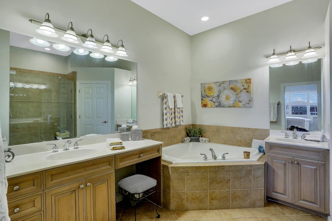 8763 Coastline Ct #201, Naples, FL 34120