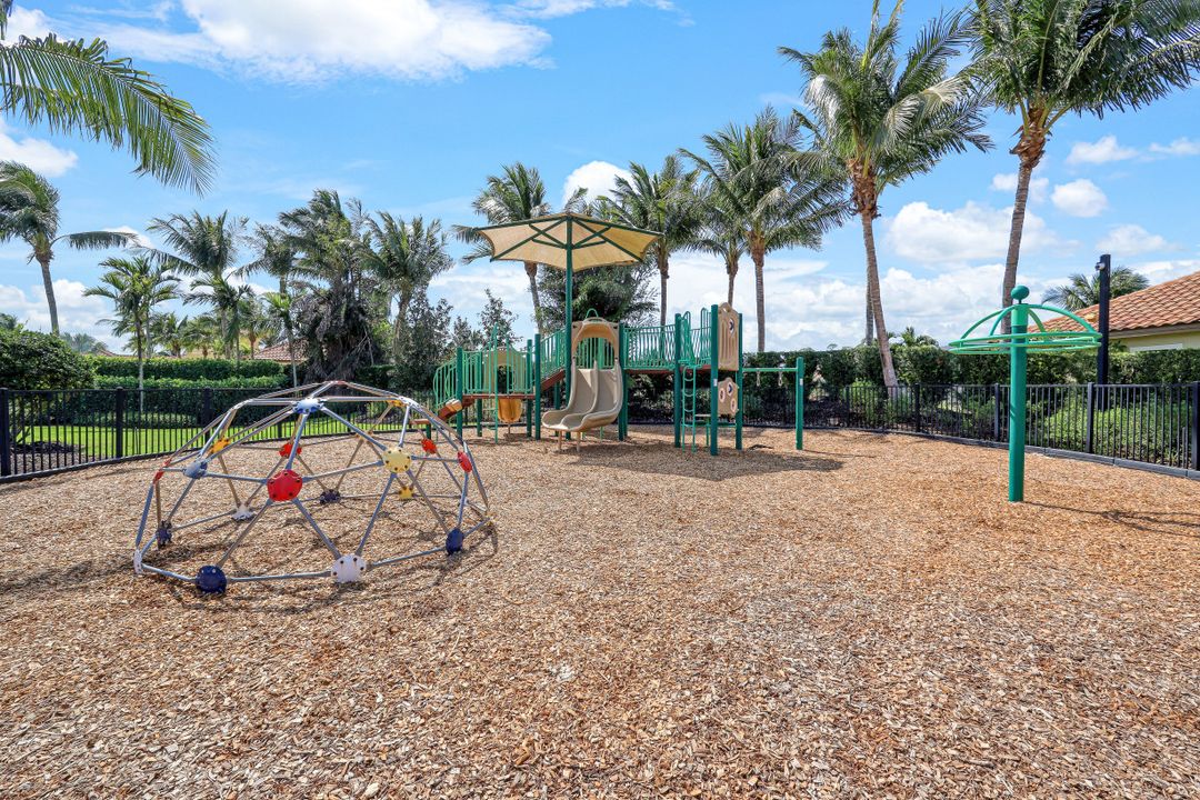 9129 Isla Bella Cir, Bonita Springs, FL 34135
