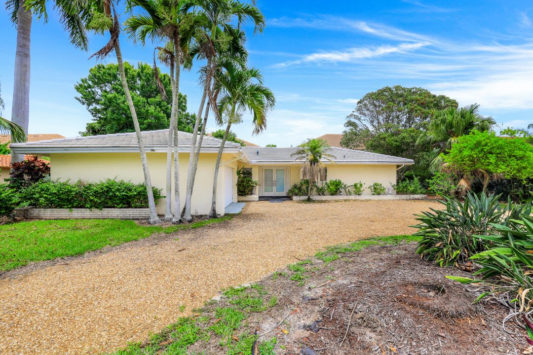 3888 Crayton Rd, Naples, FL 34103