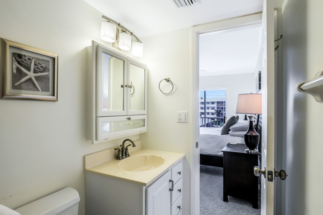 1100 Gulf Shore Blvd N #306, Naples, FL 34102