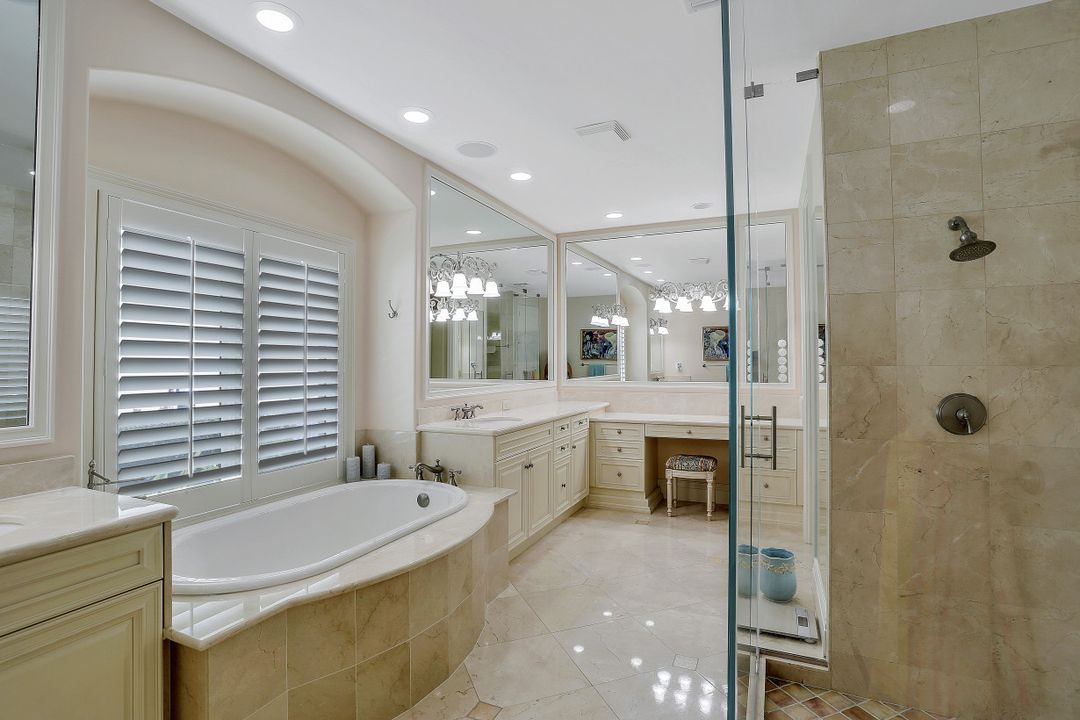 2911 Tiburon Blvd E, Naples, FL 34109