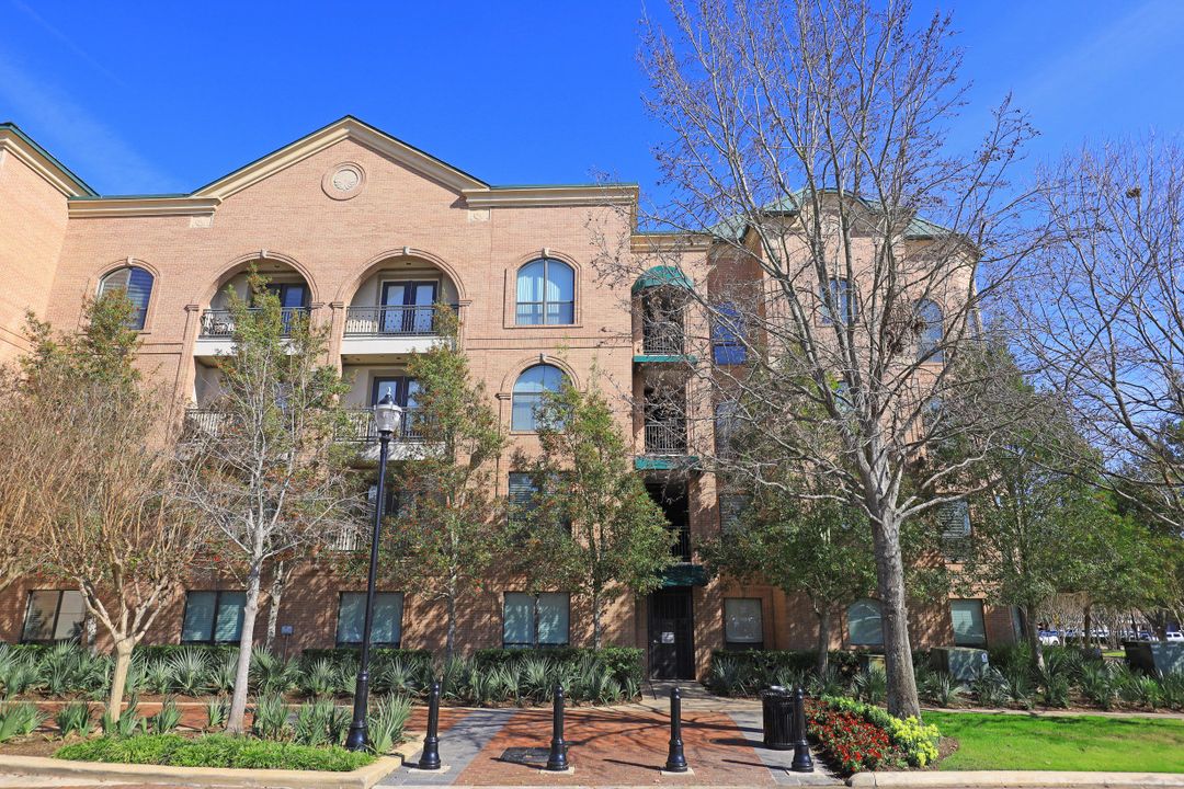 2299 Lone Star Dr, Sugar Land, TX 77479