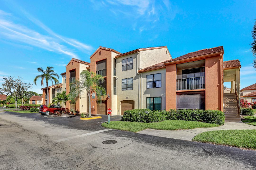 13521 Eagle Ridge Dr #127, Fort Myers, FL 33912