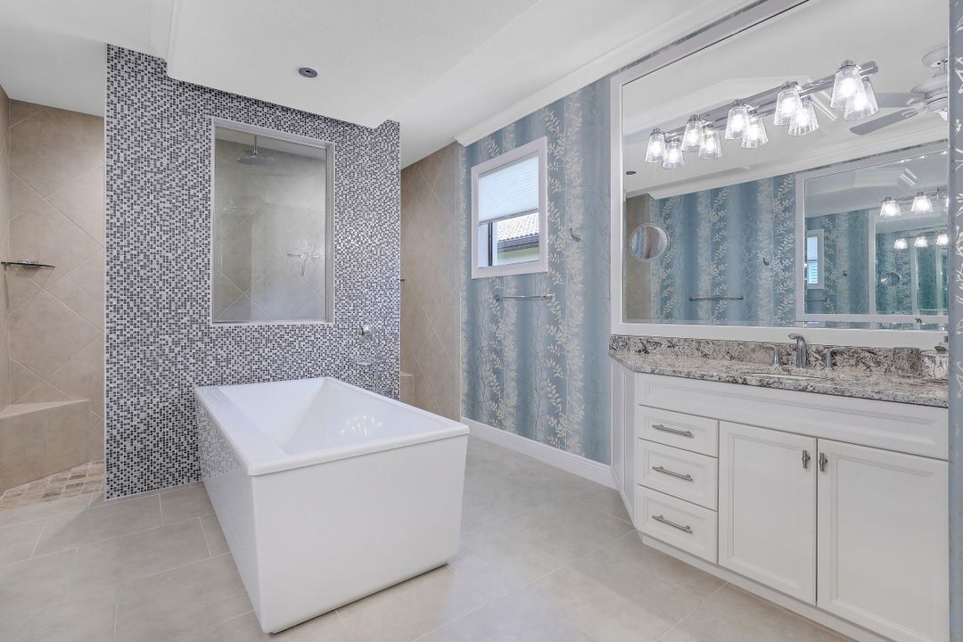 10102 Palazzo Dr, Naples, FL 34119