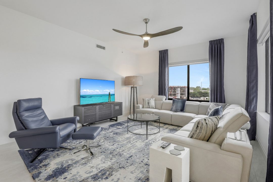 1111 Central Ave #416, Naples, FL 34102