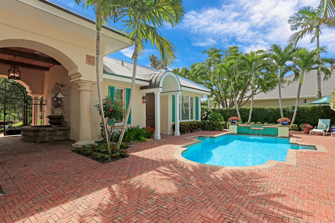 185 Cheshire Way, Naples, FL 34110