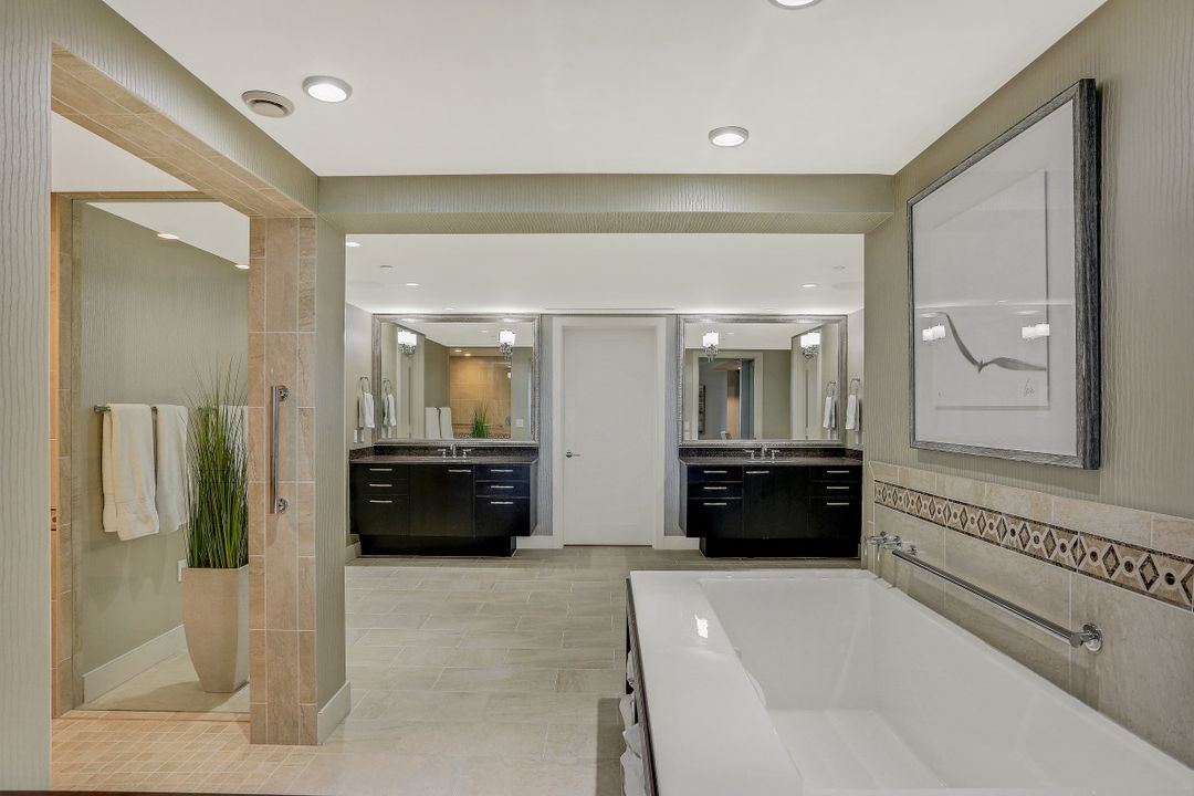 11125 Gulf Shore Dr #606, Naples, FL 34108