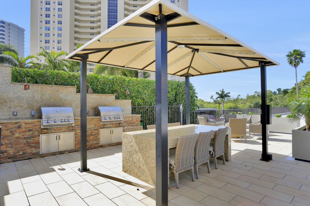 5601 Turtle Bay Dr, Naples, FL 34108
