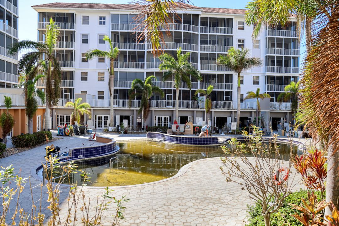 400 Flagship Dr, Naples, FL 34108