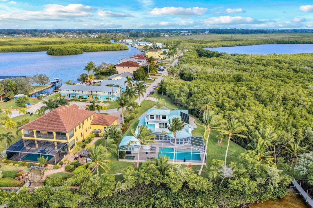 12201 Shoreview Dr, Matlacha, FL 33993