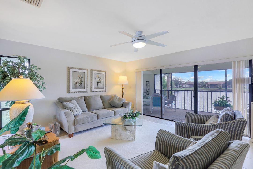 560 Retreat Dr #201, Naples, FL 34110