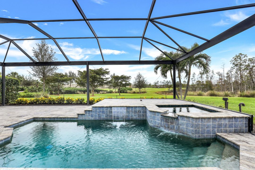 8815 Vaccaro Ct, Naples, FL 34119