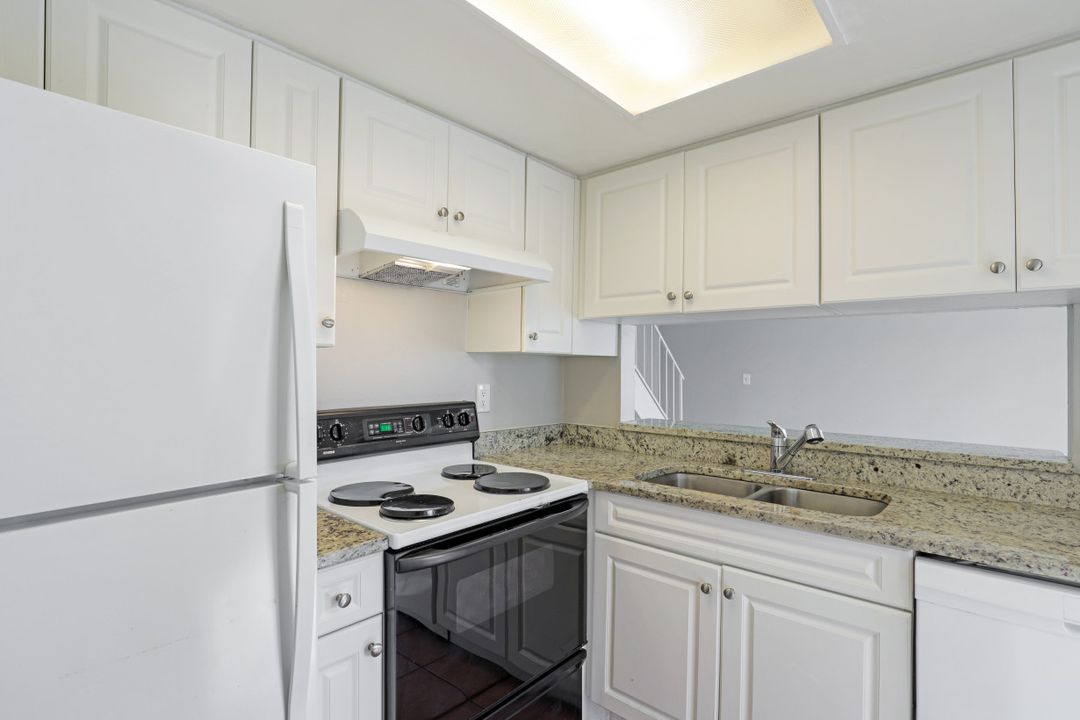 5848 Queen Elizabeth Way ##2, Fort Myers, FL 33907
