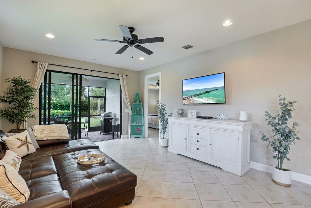 7594 Jacaranda Ln, Naples, FL 34114