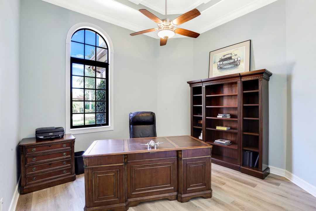 7413 Byrons Way, Naples, FL 34113