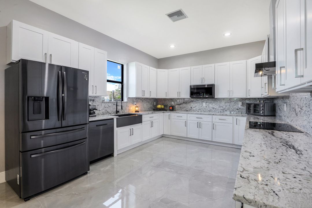 25 Crestwood Cir S, Lehigh Acres, FL 33936