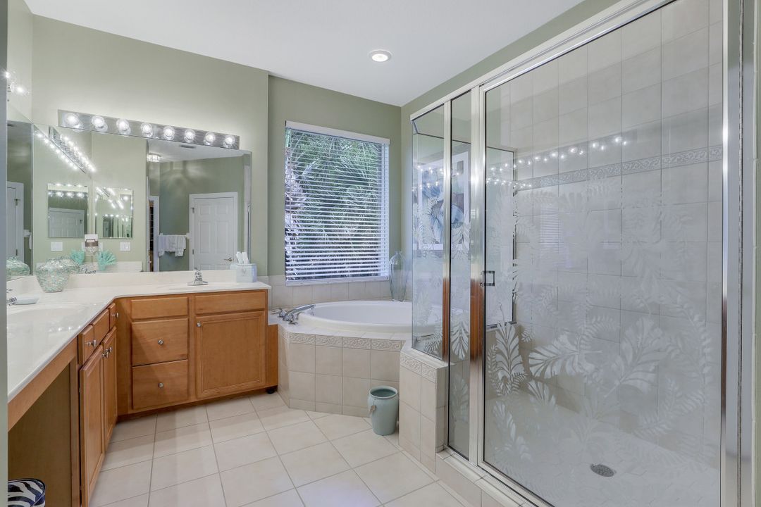 4810 Shinnecock Hills Ct, Naples, FL 34112