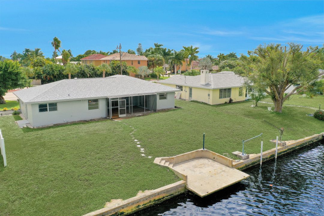 825 Lucerne Pkwy, Cape Coral, FL 33904