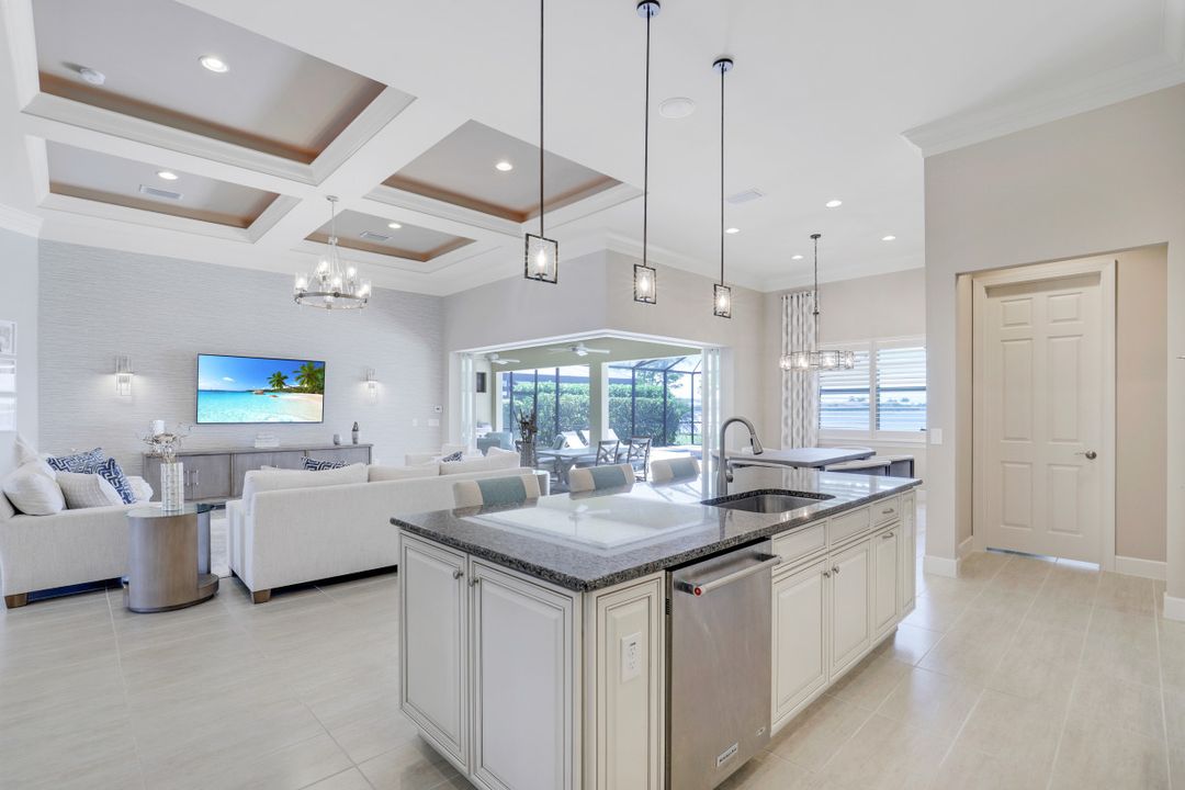 9273 Quarry Dr, Naples, FL 34120