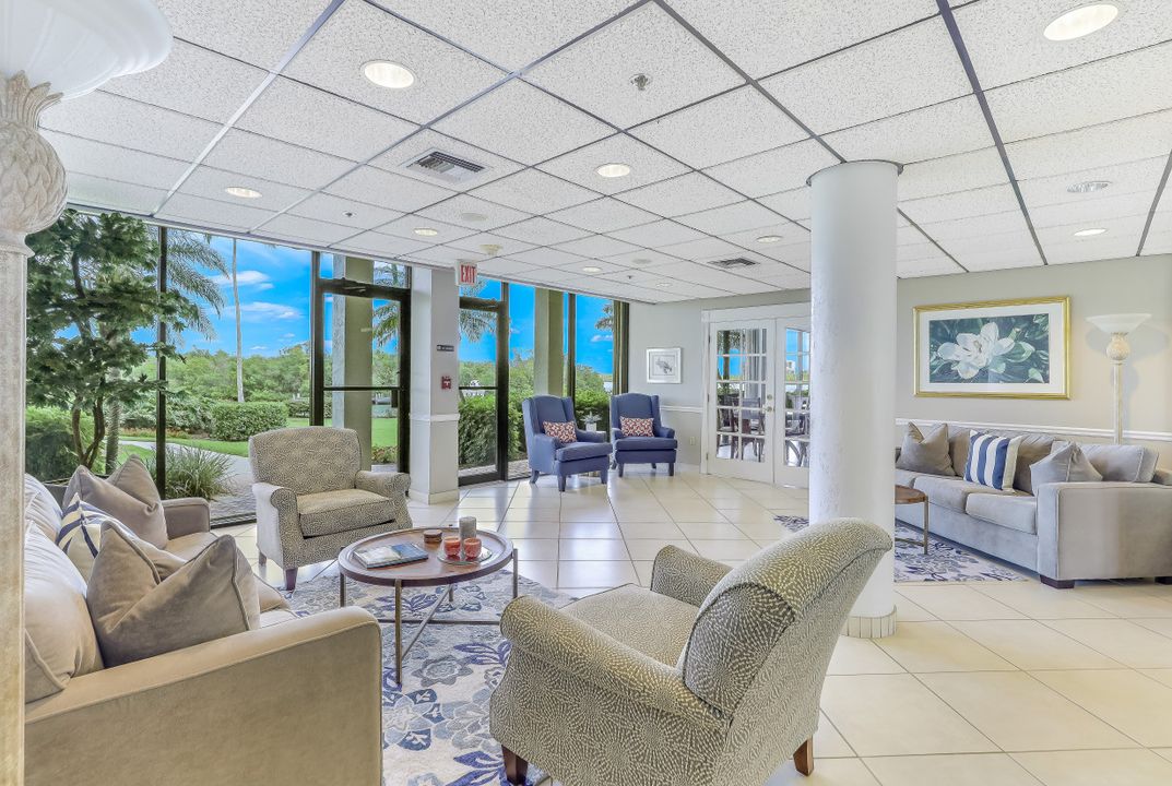 17 Bluebill Ave #305, Naples, FL 34108