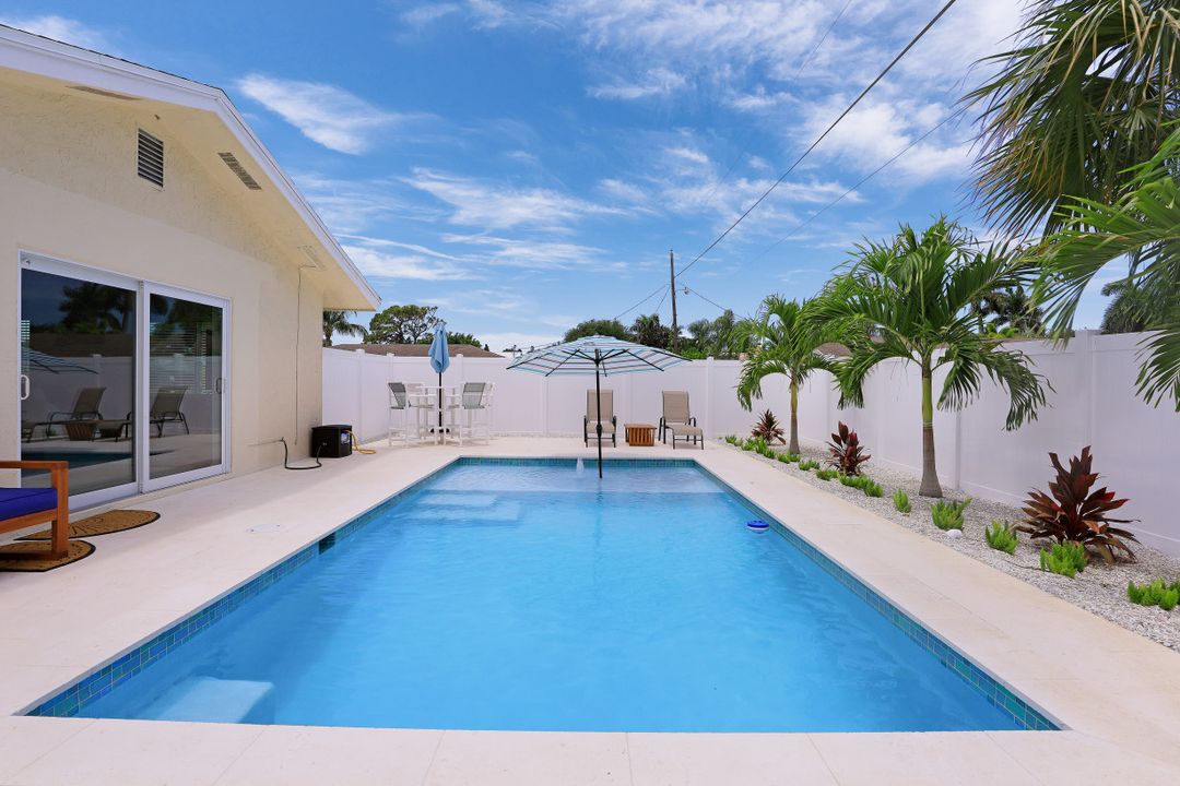 701 93rd Ave N, Naples, FL 34108