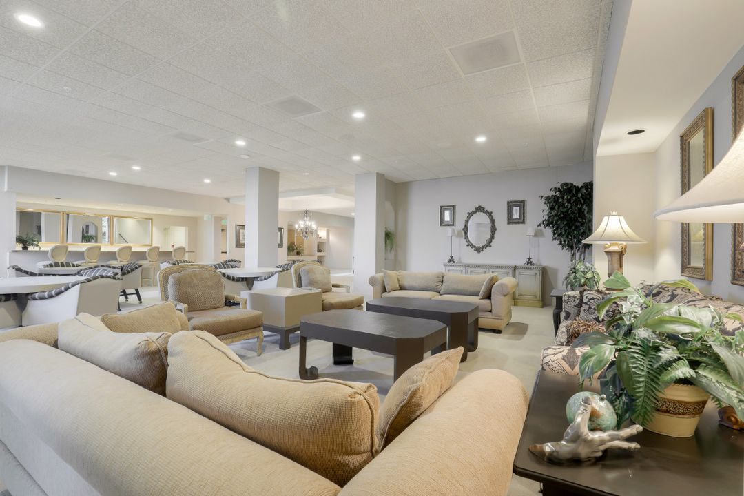 3215 Gulf Shore Blvd N #205, Naples, FL 34103