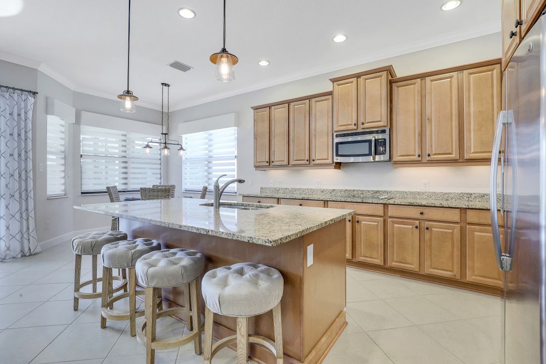 9021 Isla Bella Cir, Bonita Springs, FL 34135
