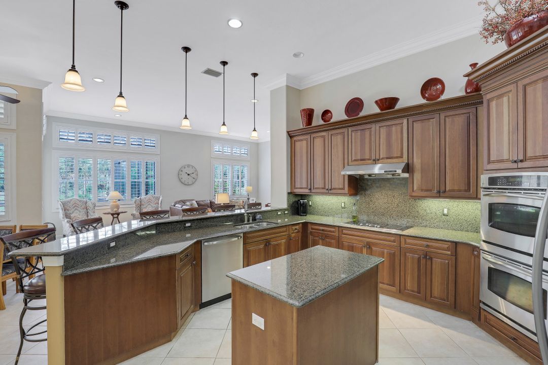 562 14th St SE, Naples, FL 34102