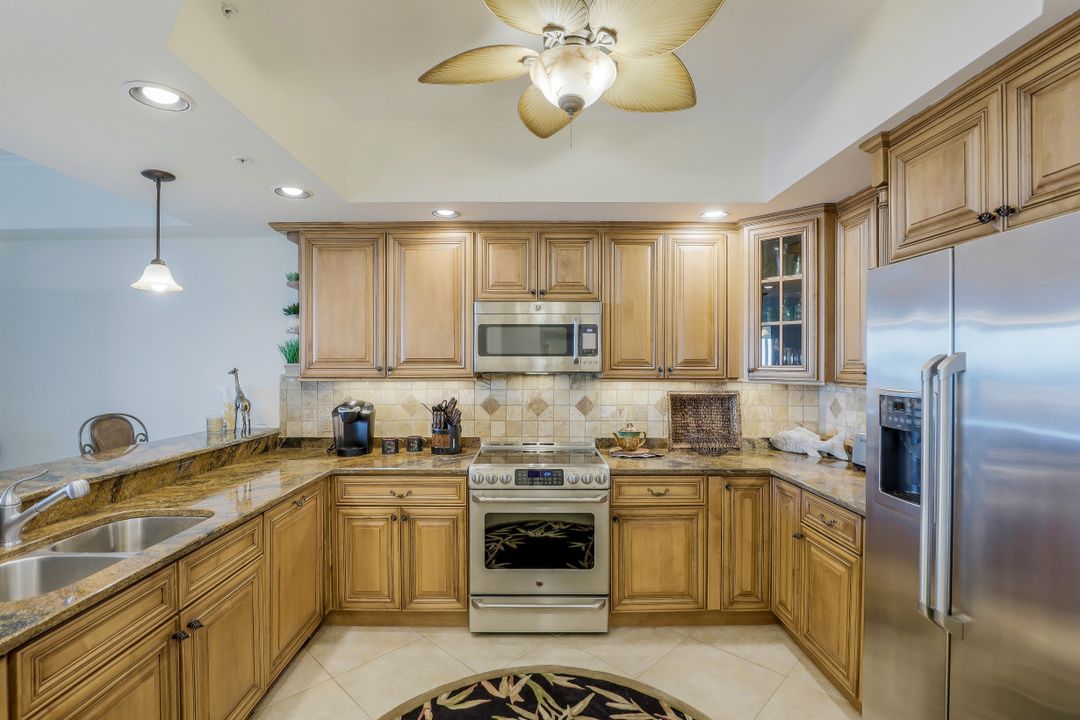 300 Dunes Blvd #1004, Naples, FL 34110