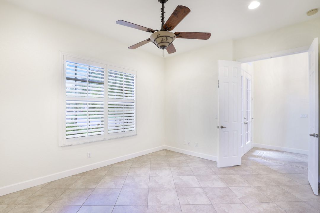 9176 Quartz Ln, Naples, FL 34120