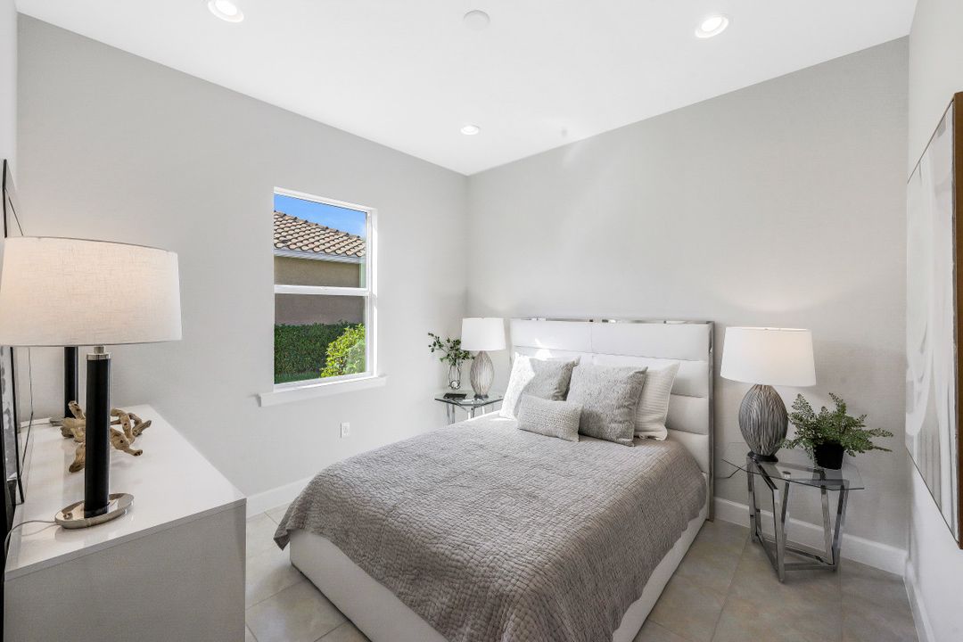 9328 Fieldstone Ln, Naples, FL 34120