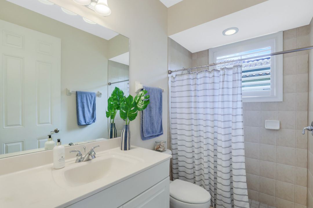 919 Tivoli Ct, Naples, FL 34104