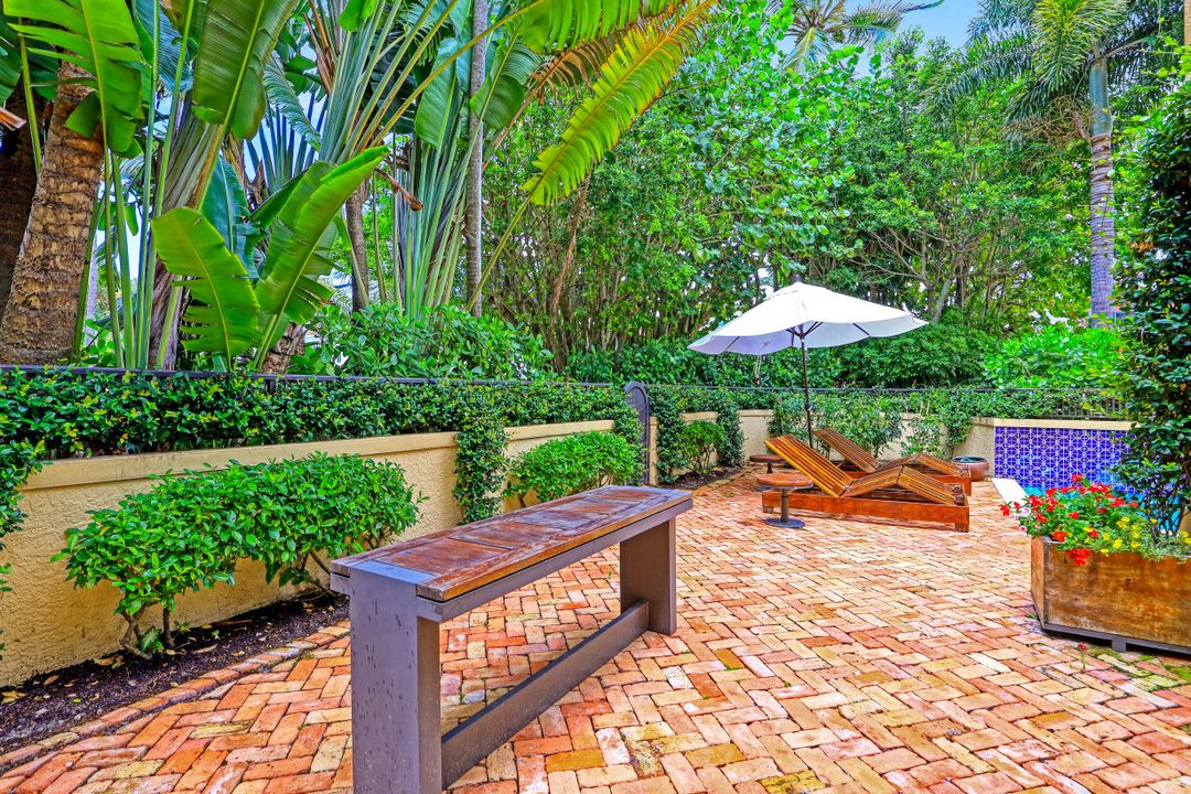 270 5th Ave S #H-2, Naples, FL 34102