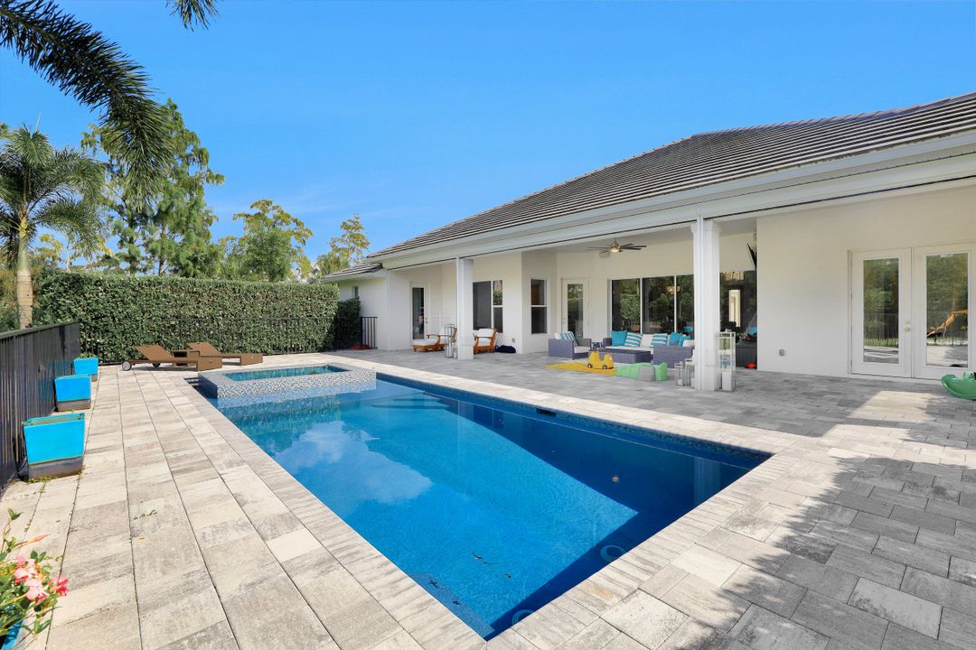 5931 Spanish Oaks Ln, Naples, FL 34119