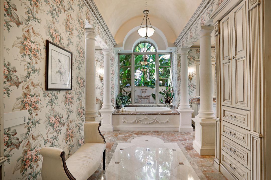 185 Cheshire Way, Naples, FL 34110