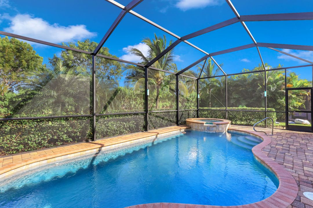 9336 Vercelli Ct, Naples, FL 34113