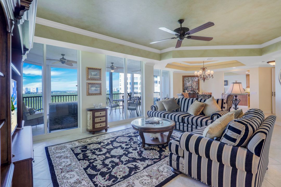 295 Grande Way #905, Naples, FL 34110