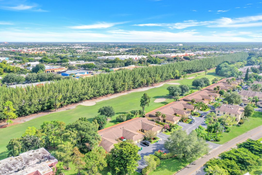 127 Forest Lakes Blvd, Naples, FL 34105