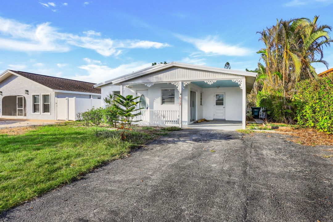513 104th Ave N, Naples, FL 34108