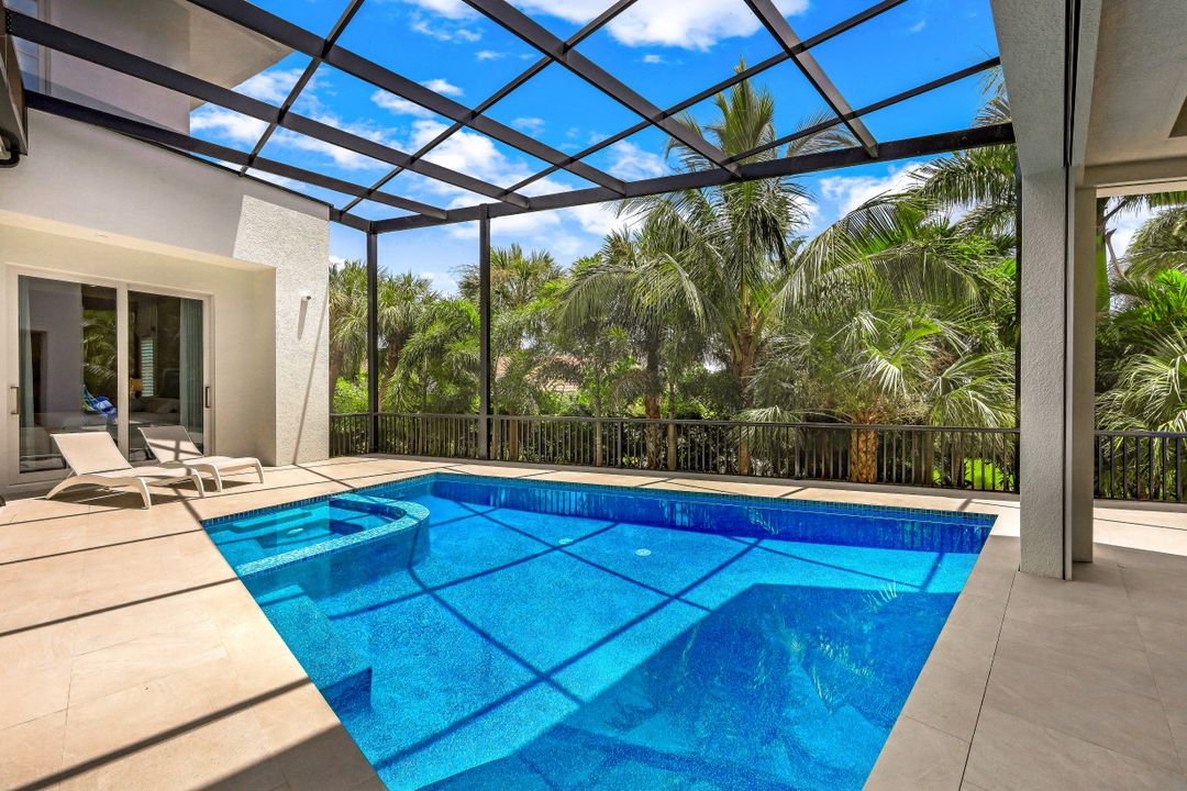 261 Hideaway Cir N, Marco Island, FL 34145