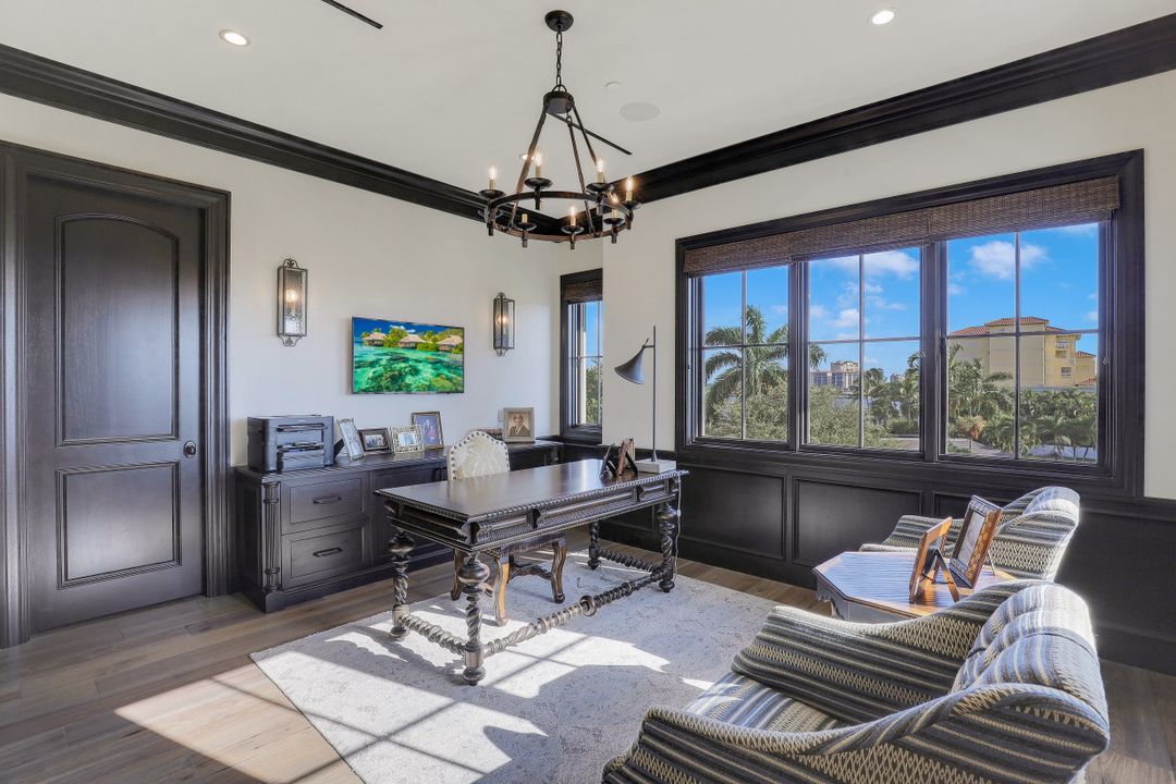 10080 Gulf Shore Dr, Naples, FL 34108