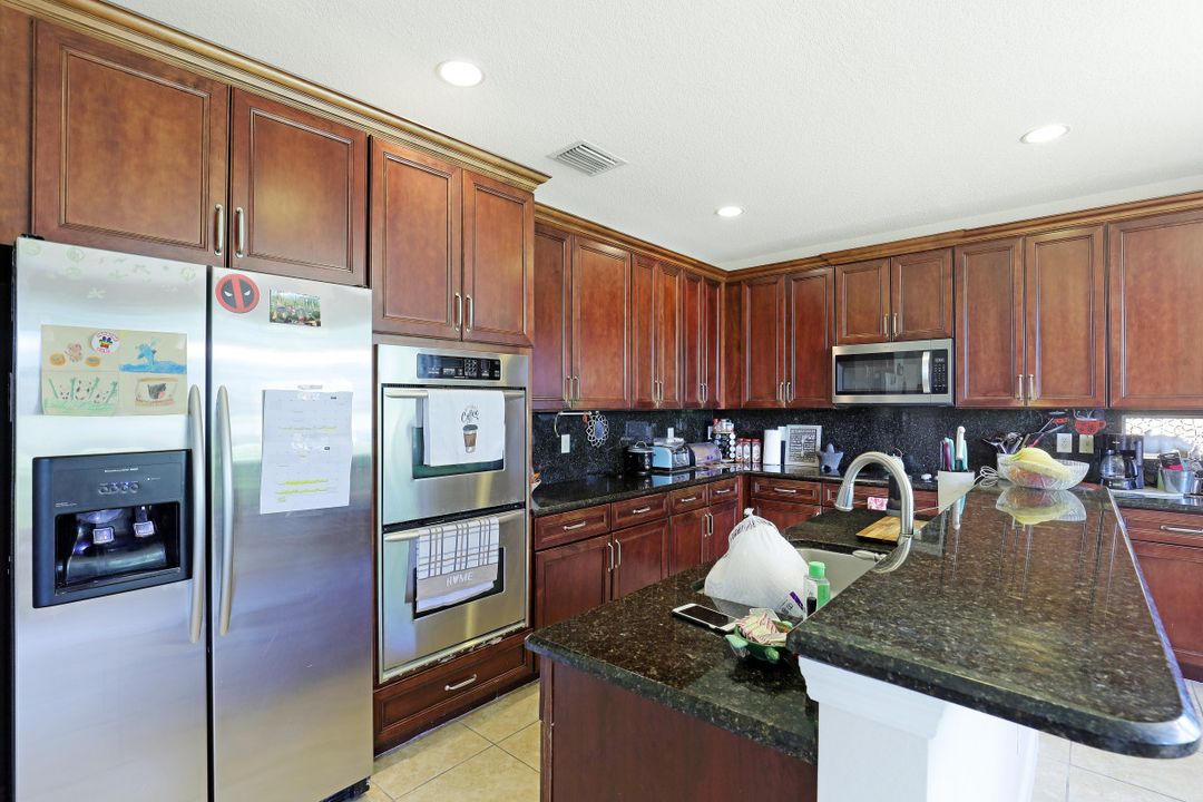 1697 Birdie Dr, Naples, FL 34120