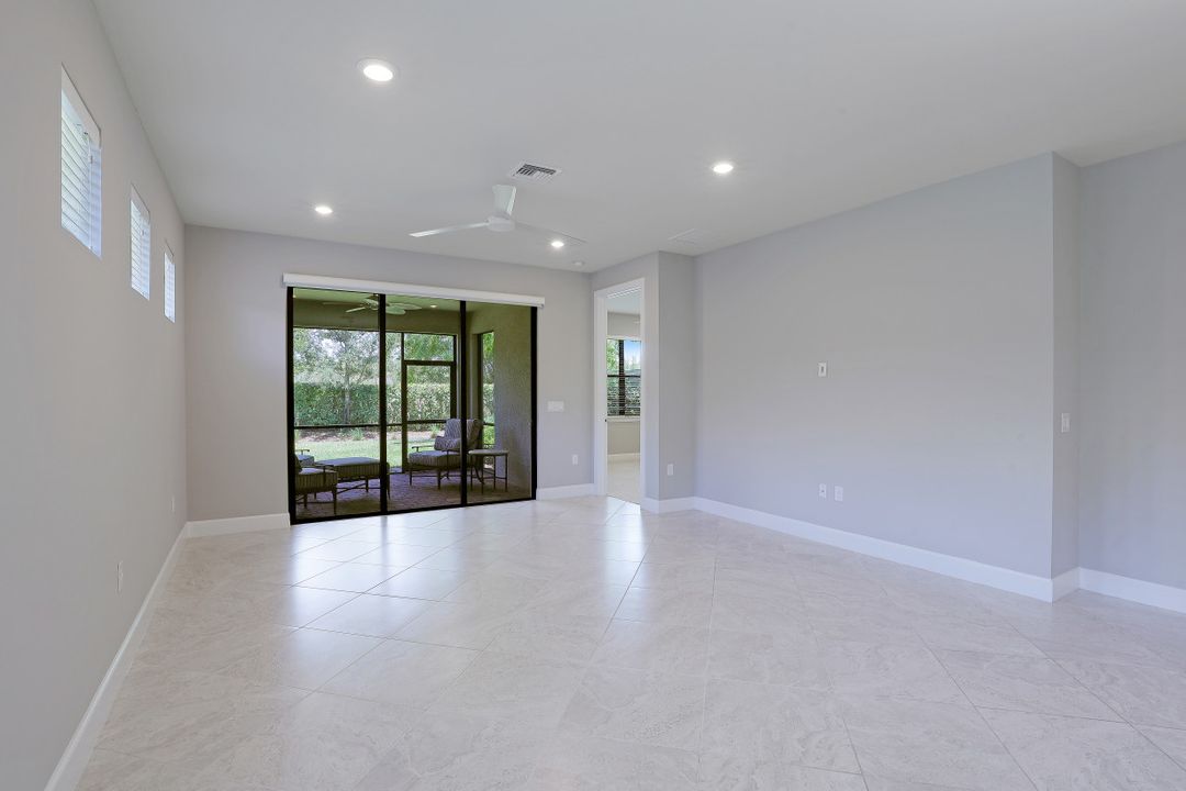 7650 Jacaranda Ln, Naples, FL 34114