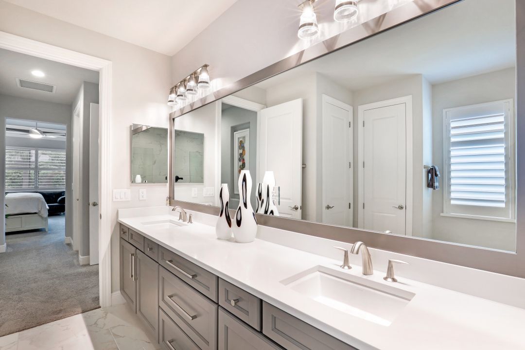 10086 Palazzo Dr, Naples, FL 34119