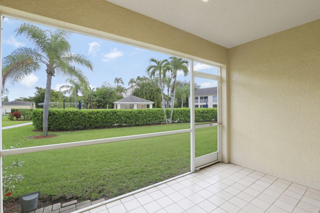 328 Bradstrom Cir, #E-101 Naples, FL 34113