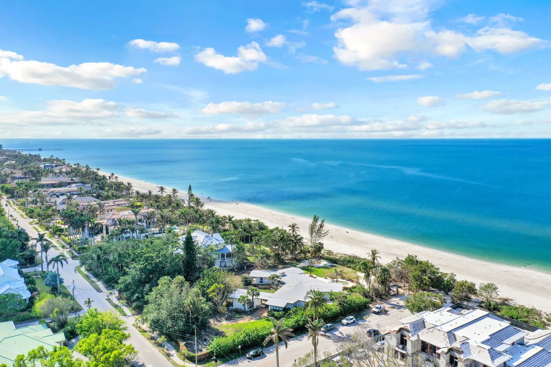 580 Palm Cir E, Naples, FL 34102