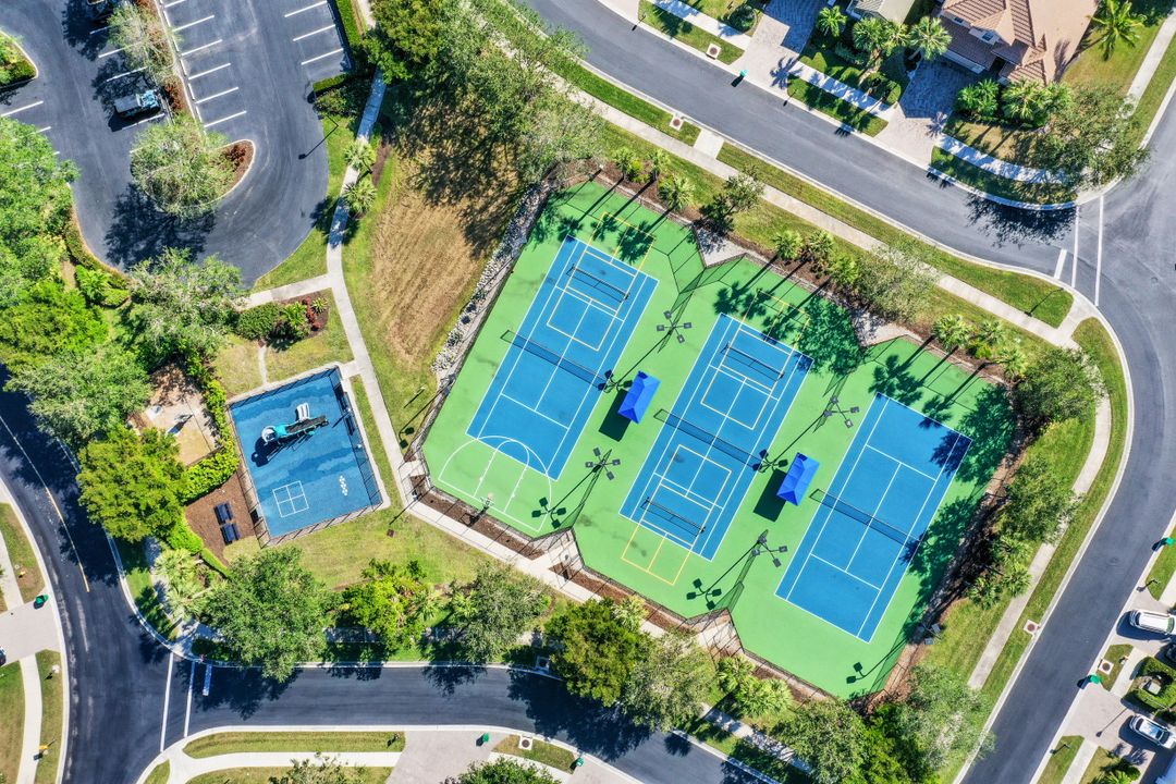 16156 Parque Ln, Naples, FL 34110