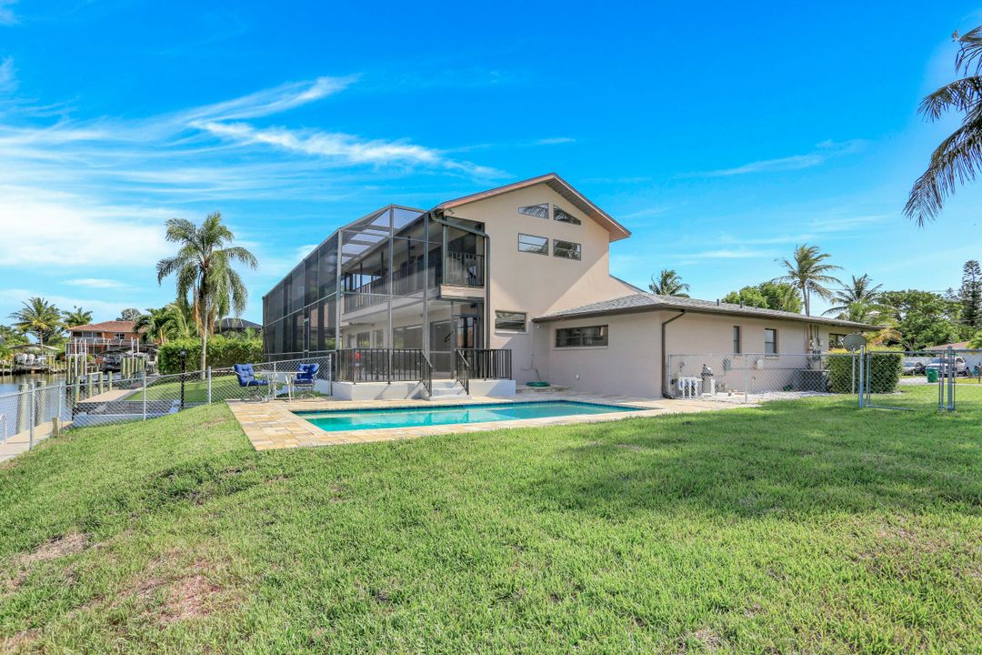 5811 SW 1st Pl, Cape Coral, FL 33914