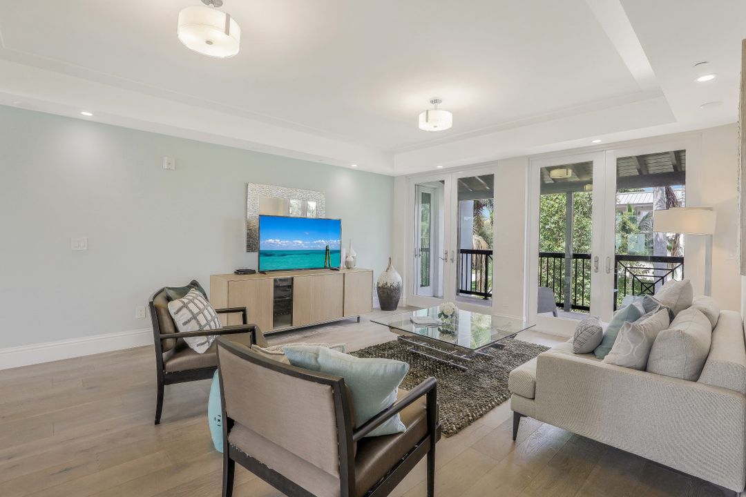 875 9th St S #PH, Naples, FL 34102