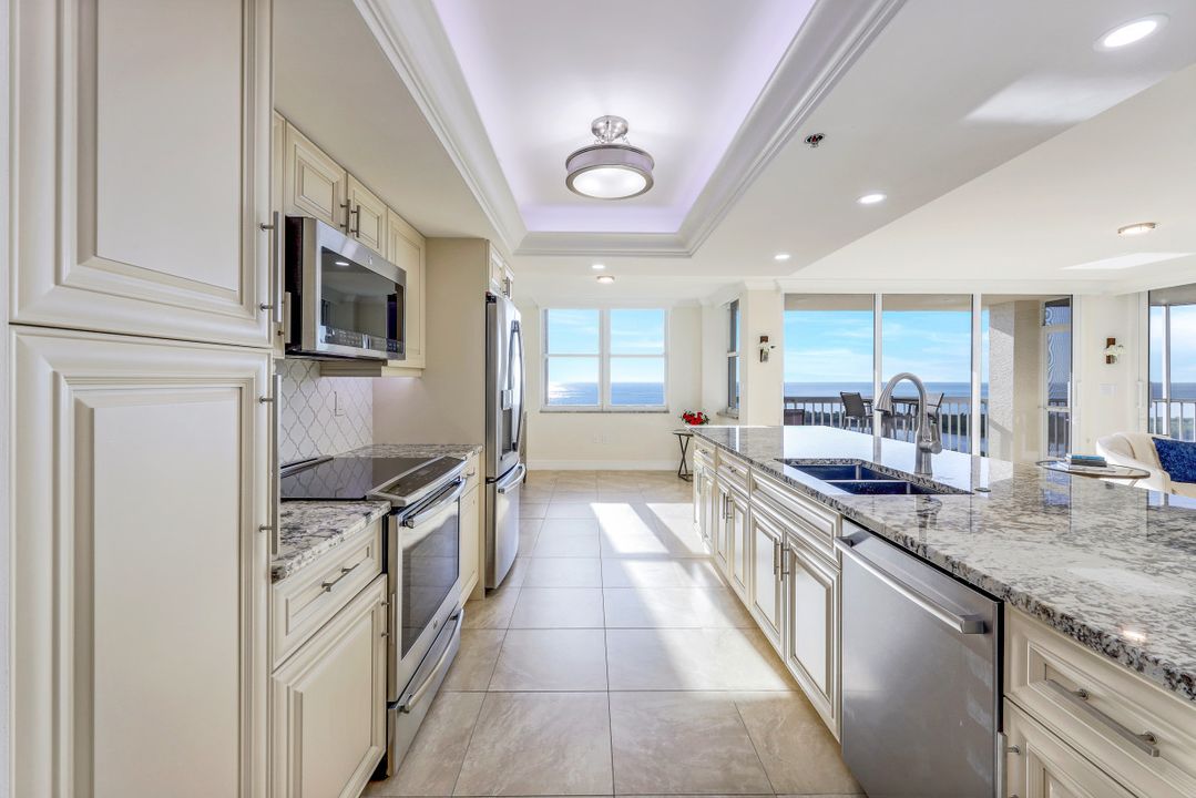 6585 Nicholas Blvd  #1803, Naples, FL 34108